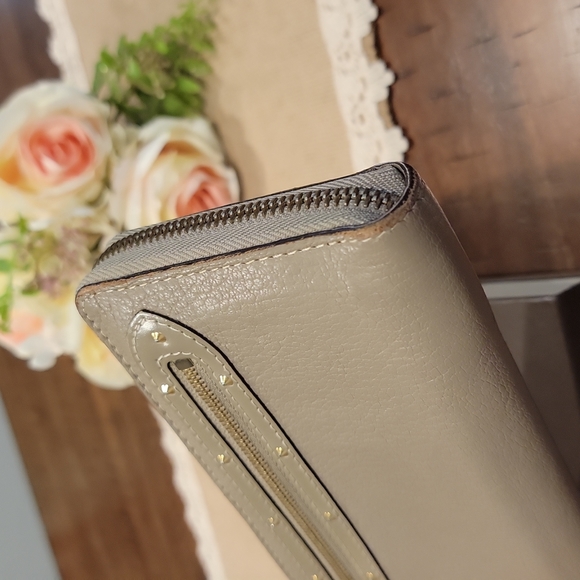 Authentic Louis Vuitton Suhali zippy wallet - Picture 4 of 10